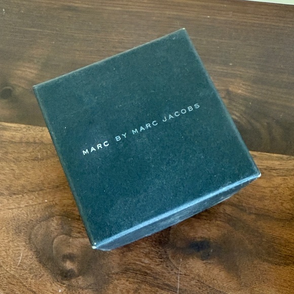 Marc Jacobs Women's Henry Crystal Gold-Tone Watch in Original Box - Picture 11 of 11